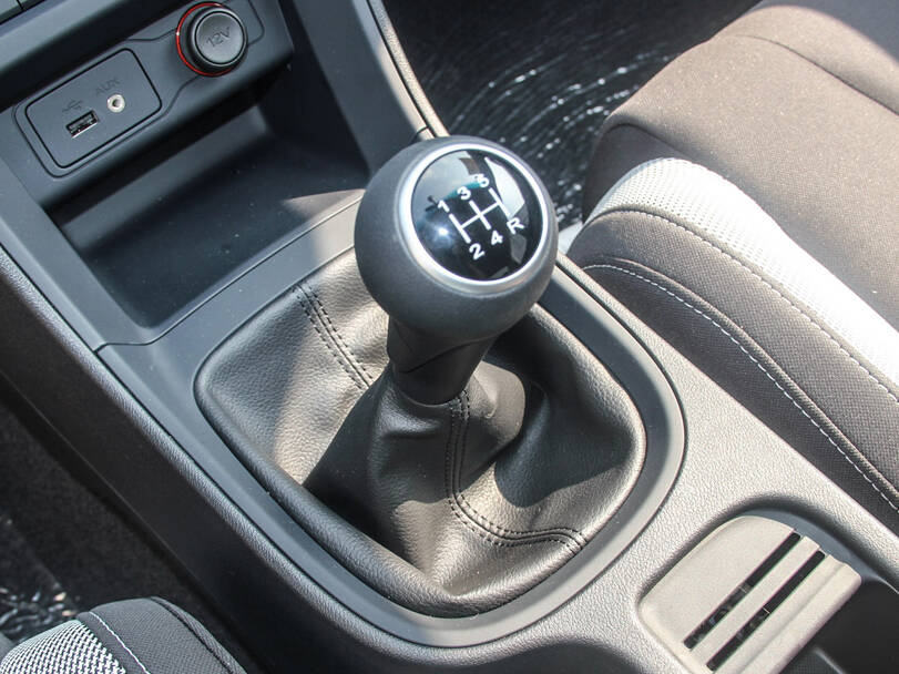 إم جي جي تي الجيل الأول Interior 