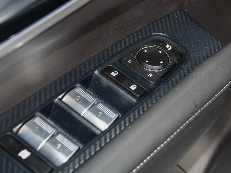 ميتسوبيشي إيرتريك Interior 