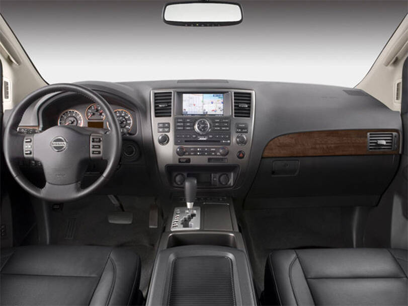 نيسان أرمادا Interior 