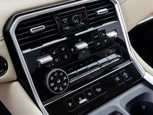 نيسان أرمادا الداخلية 