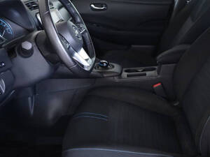 نيسان ليف الداخلية 