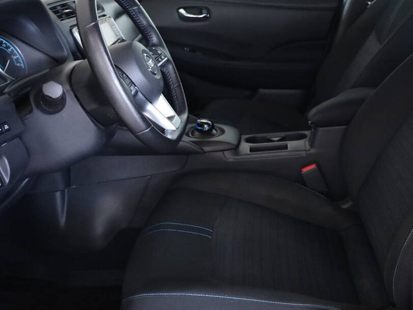 نيسان ليف 2025 Interior 