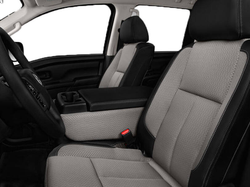 نيسان تايتان Interior 