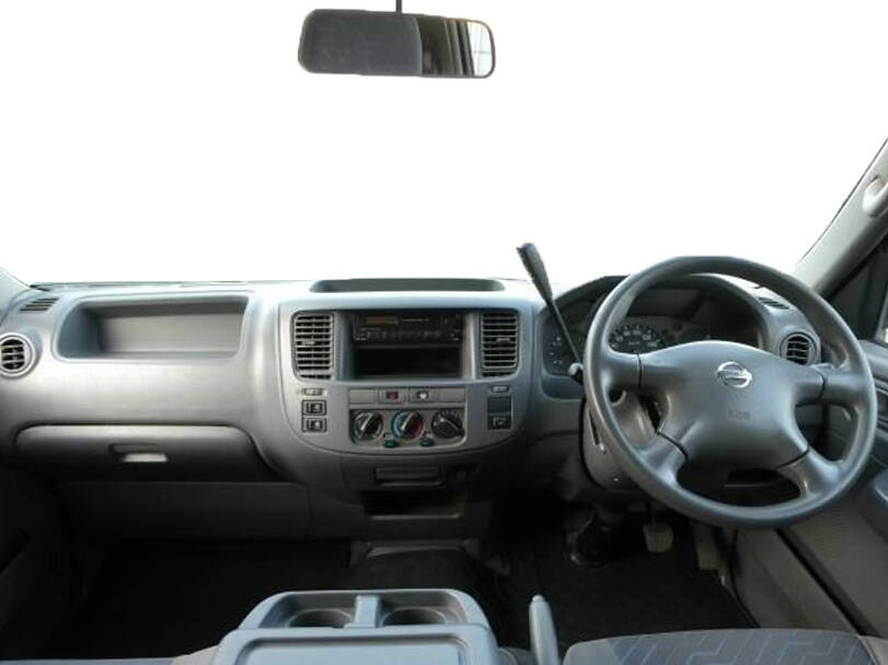 نيسان أورفان Interior 