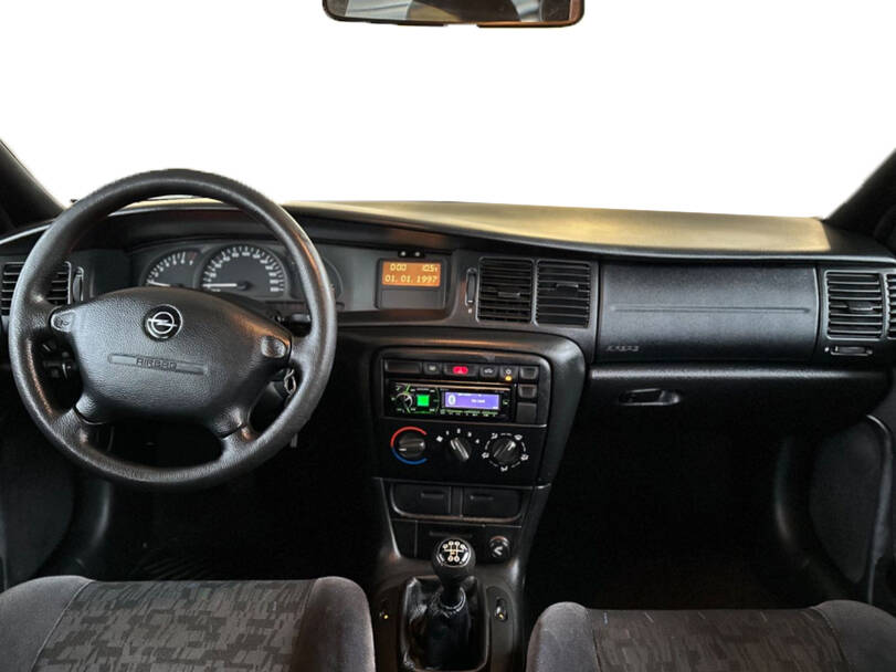 Opel Vectra 2nd Generation Interior 
