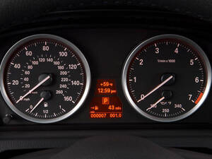 بي ام دبليو الفئة السادسة الداخلية 