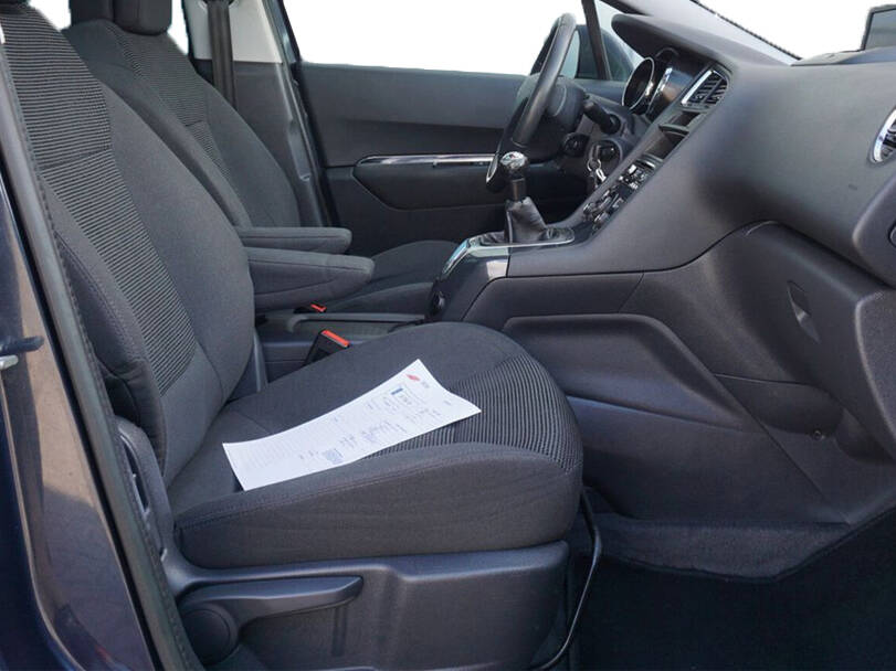 بيجو 5008 الجيل الأول (T87) الداخلية 