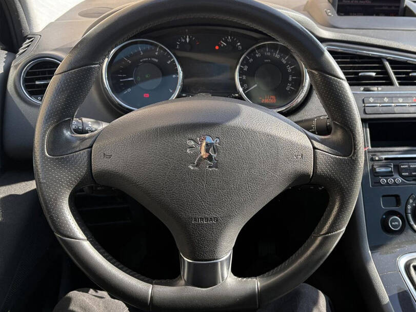 بيجو 5008 الجيل الأول (T87) الداخلية 