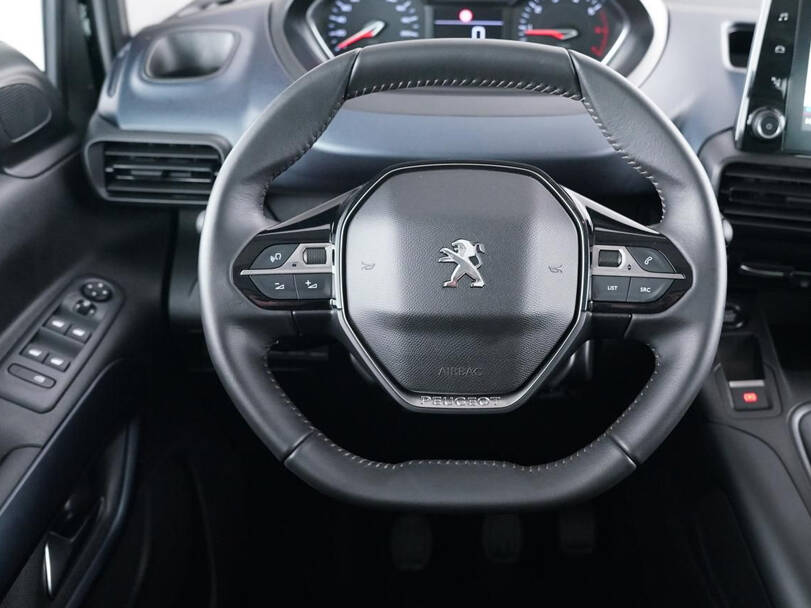 بيجو ريفتر Interior 