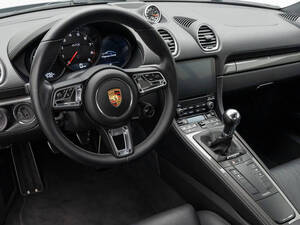 بورشه كايمان الداخلية 