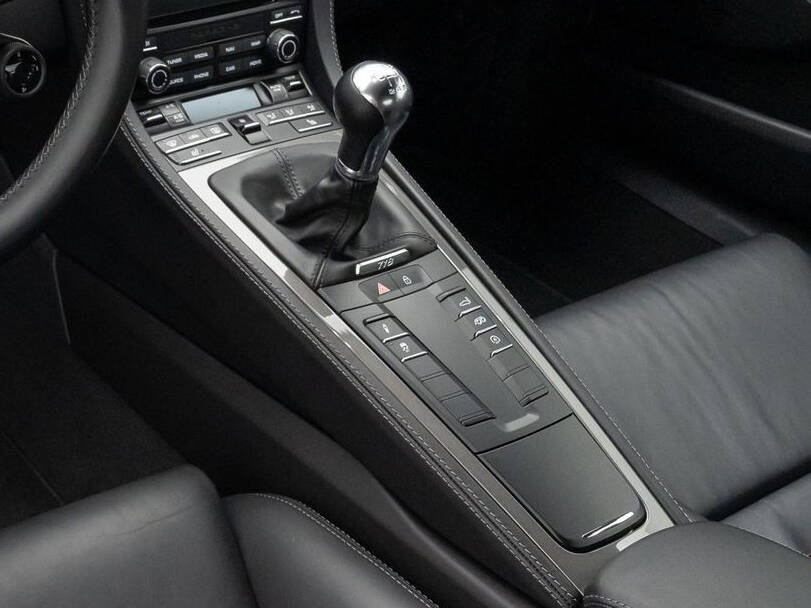 بورشه كايمان Interior 
