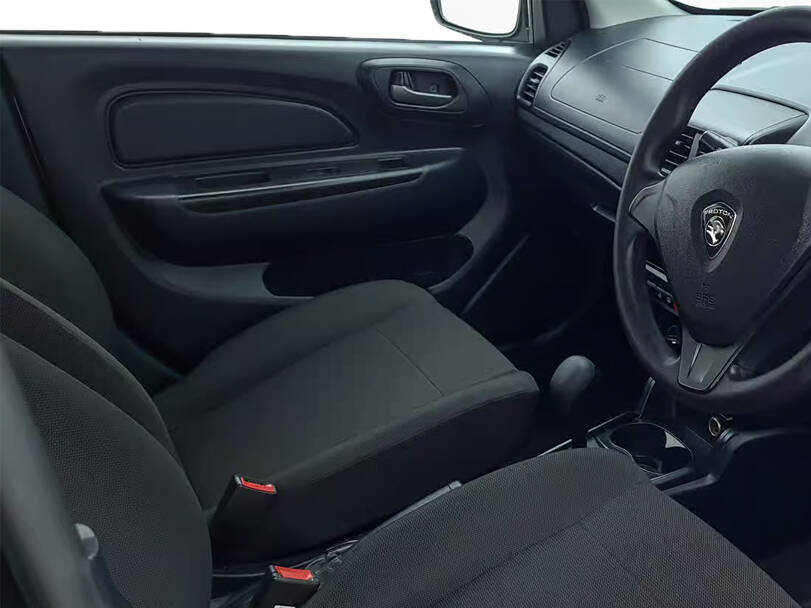 بروتون ساجا Interior 