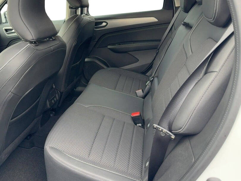 Renault Arkana 1st (LJC) Generation Interior 