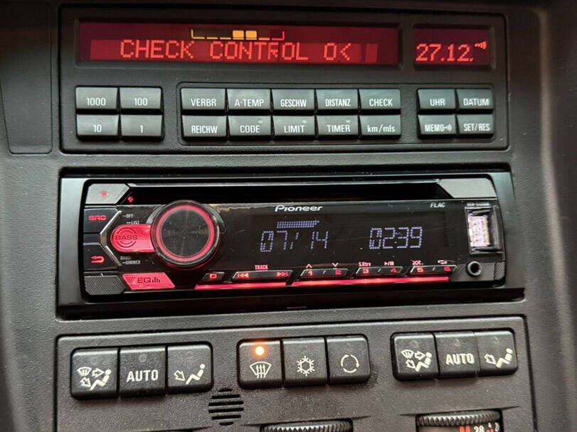 بي ام دبليو ٨ سيريز الجيل الأول (E31) Interior 