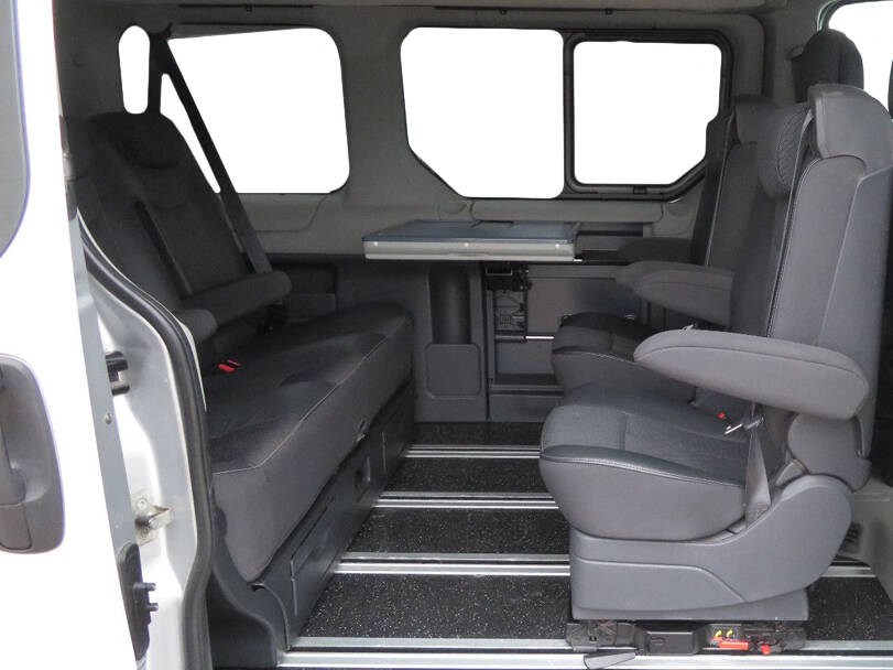 Renault Trafic 2nd (X83) Generation Interior 