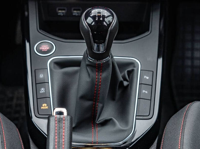 سيات أرونا Interior 