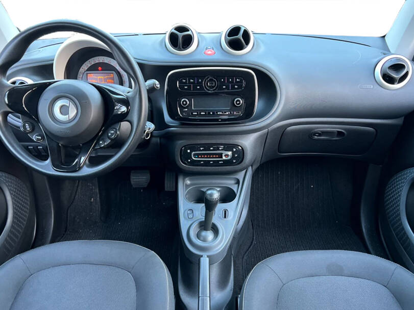 سمارت فورتو Interior 