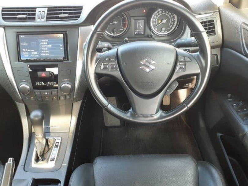  سوزوكي كيزاشي Interior 