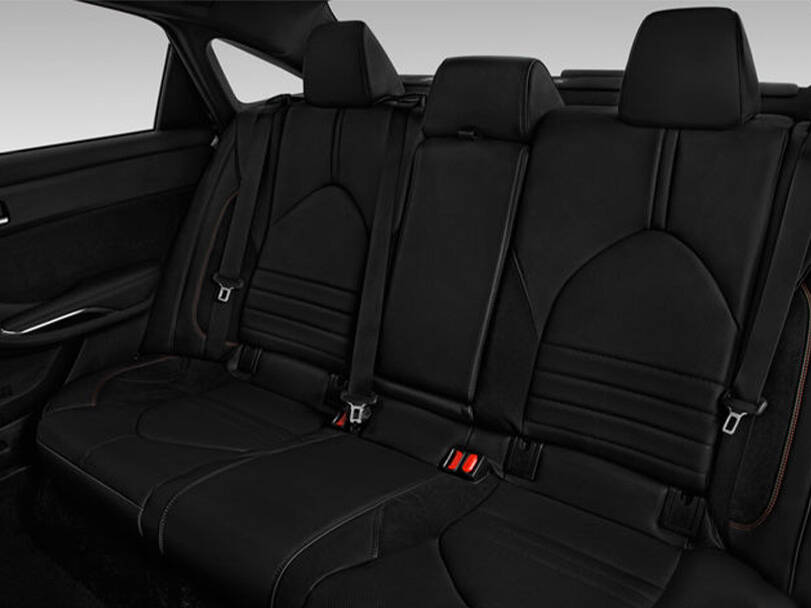 تويوتا أفالون Interior 