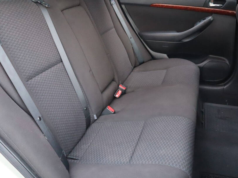 Toyota Avensis 2nd (T250) Generation Interior 