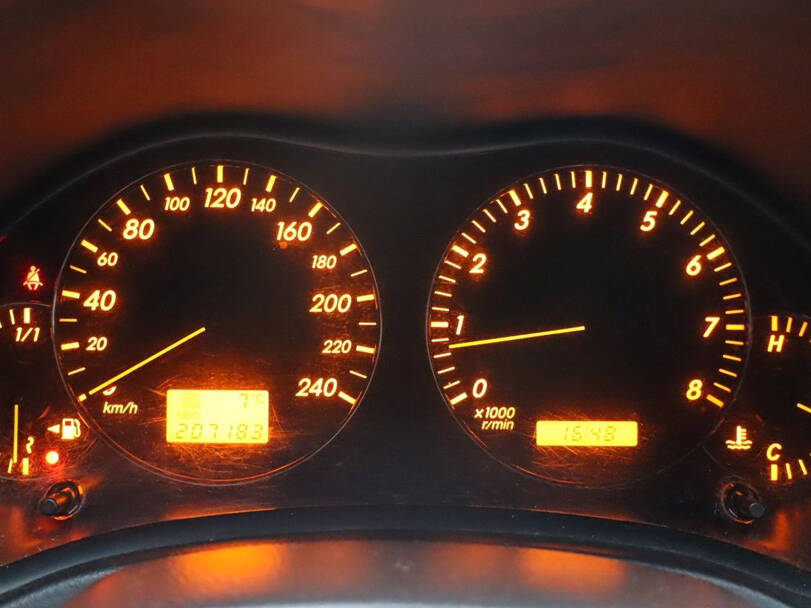 Toyota Avensis 2nd (T250) Generation Interior 