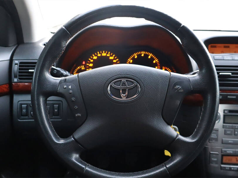Toyota Avensis 2nd (T250) Generation Interior 