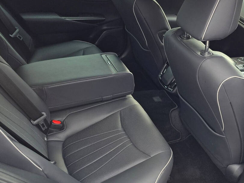 تويوتا كراون الجيل الخامس عشر (S220) Interior 