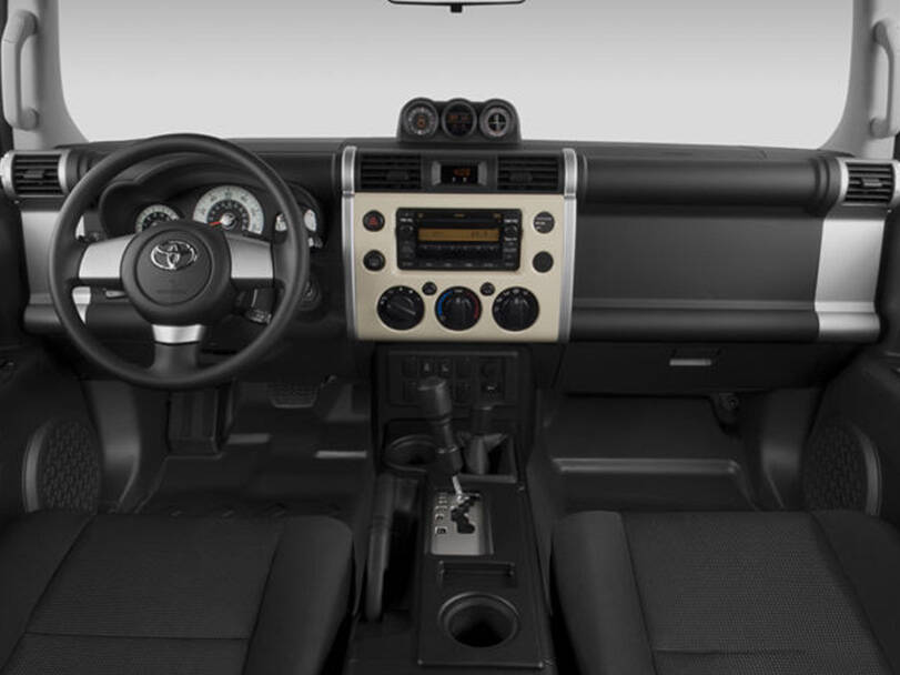 تويوتا إف جي كروزر Interior 