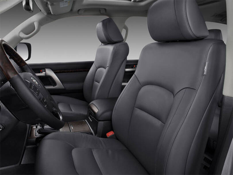 تويوتا لاند كروزر الجيل الرابع (J200) Interior 