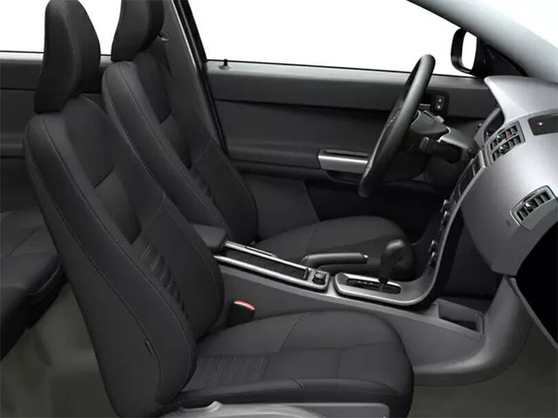 فولفو إس٤٠ Interior 