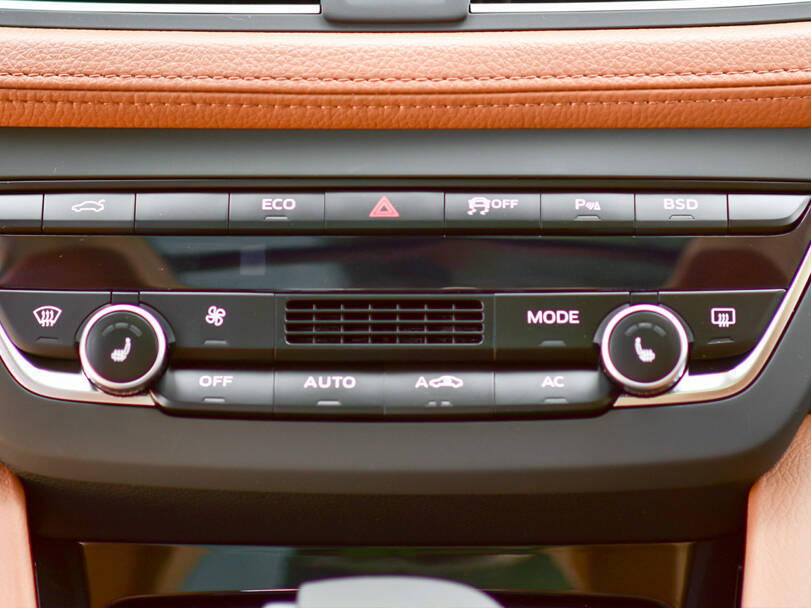Borgward BX7 Interior 