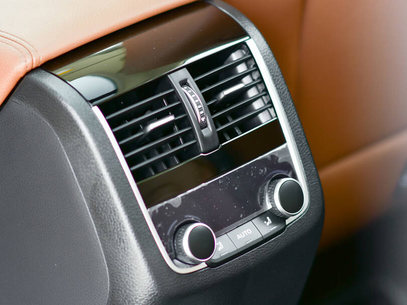 Borgward BX7 Interior 