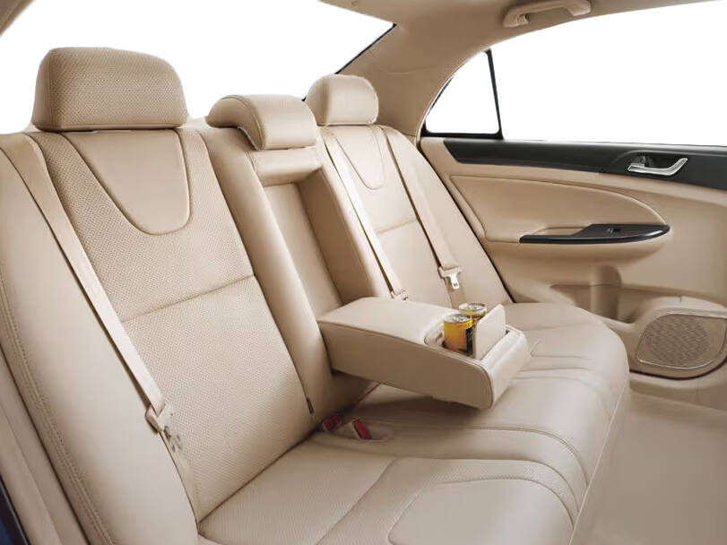 بي واي دي إف ٥ Interior 