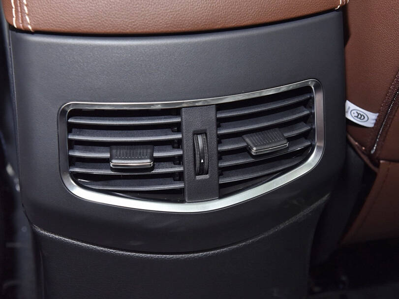 بي واي دي إس ٧ Interior 