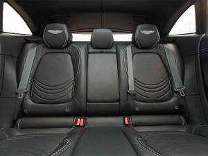 أستون مارتن DBX الداخلية 