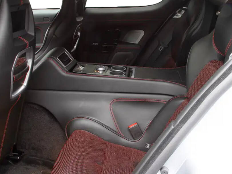 أستون مارتن رابيد Interior 