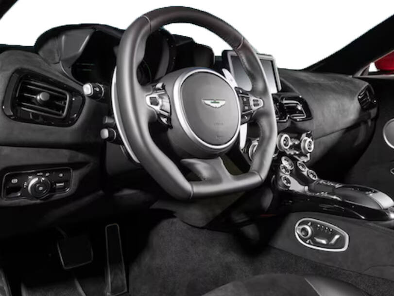 أستون مارتن  فانتاج 2025 Interior 