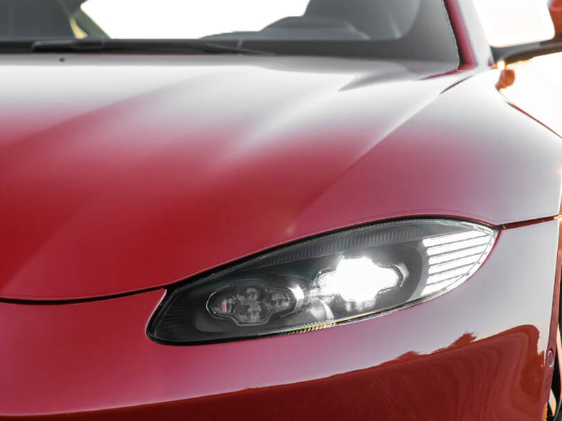 أستون مارتن  فانتاج 2025 Exterior 