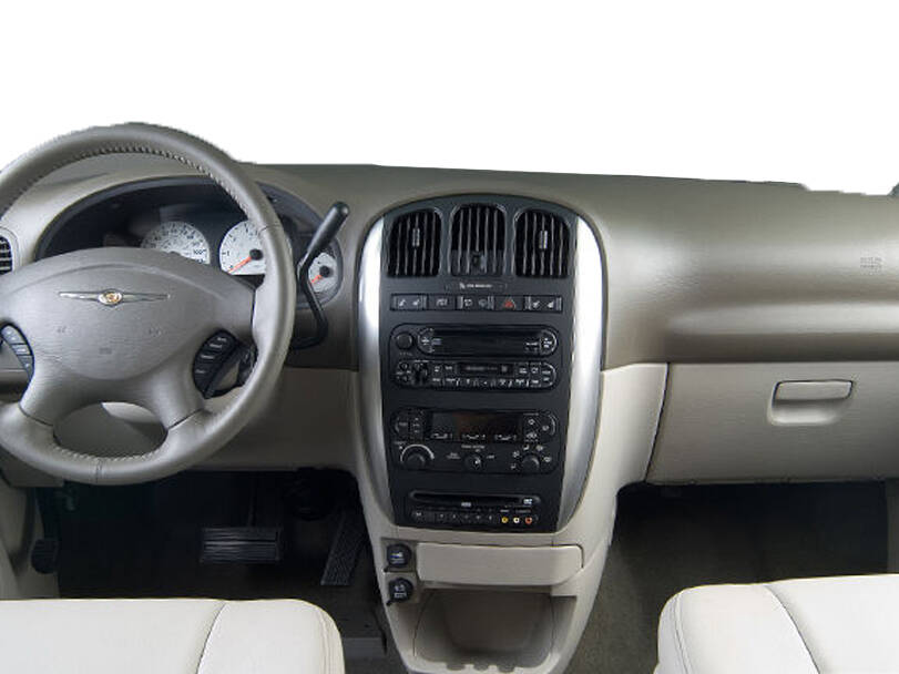 كرايسلر تاون آند كانتري الجيل الأول Interior 