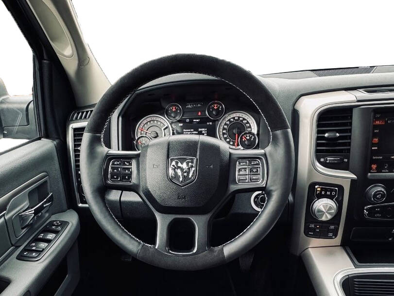 دودج رام Interior 