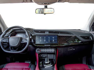 Dongfeng AX7 Interior 