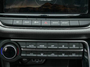 دونغ فينغ AX7 الداخلية 