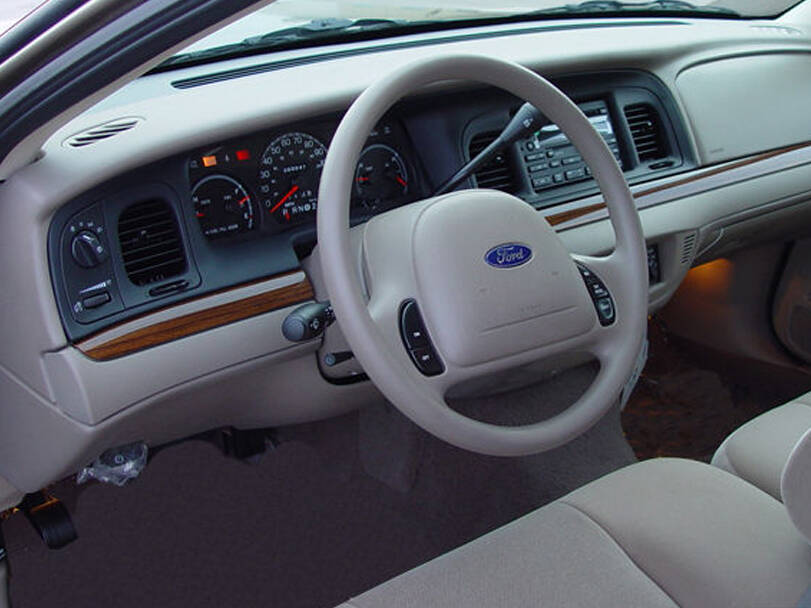 فورد كراون فيكتوريا Interior 