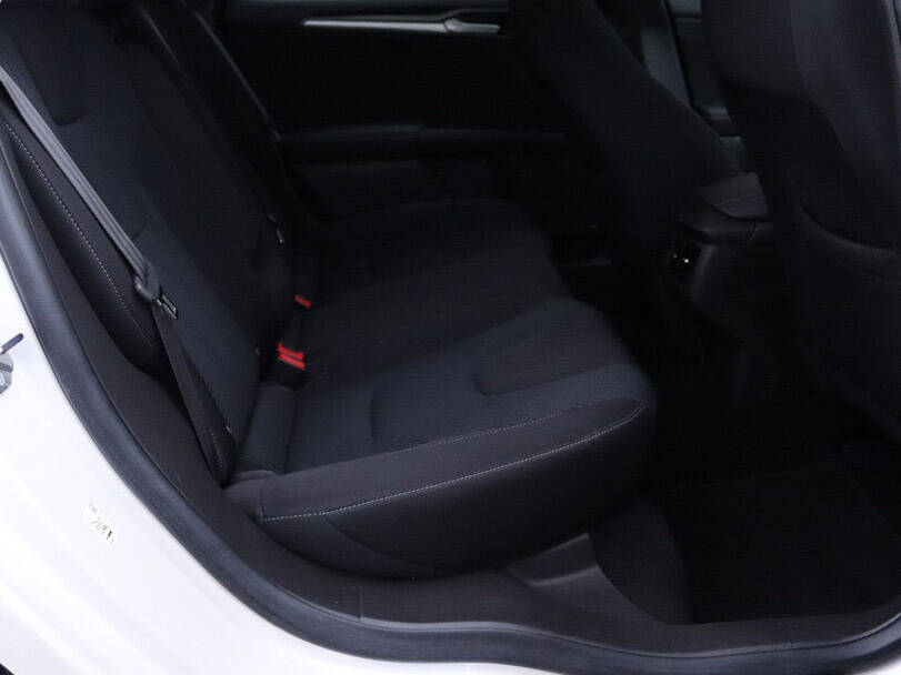 فورد مونديو الجيل الرابع Interior 