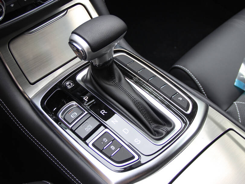 جي إيه سي جي إيه ٨ الجيل الأول Interior 