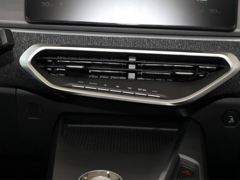 جيلي جيومتري سي 2025 Interior 