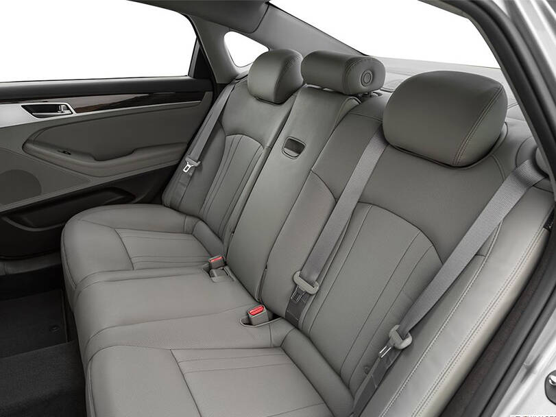 جينيسيس جي ٨٠ Interior 