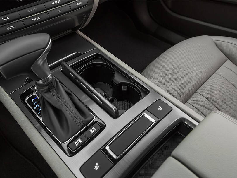 جينيسيس جي ٨٠ Interior 