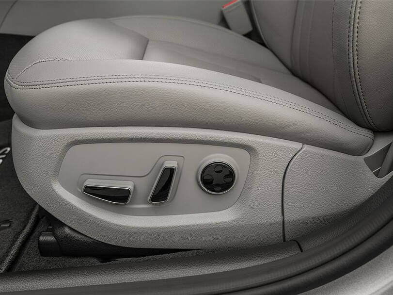 جينيسيس جي ٨٠ Interior 