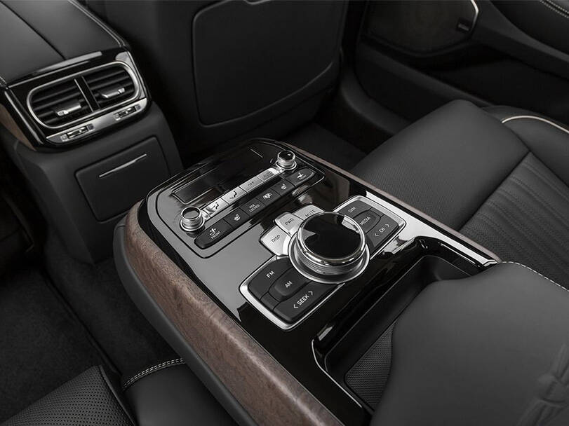 جينيسيس جي ٩٠ Interior 